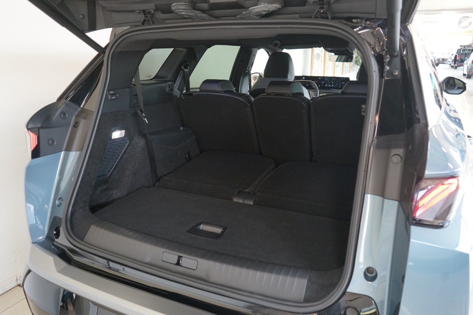 Peugeot e-5008