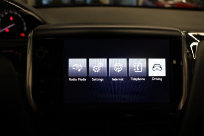 Peugeot 208 VTi 82 Allure Sky