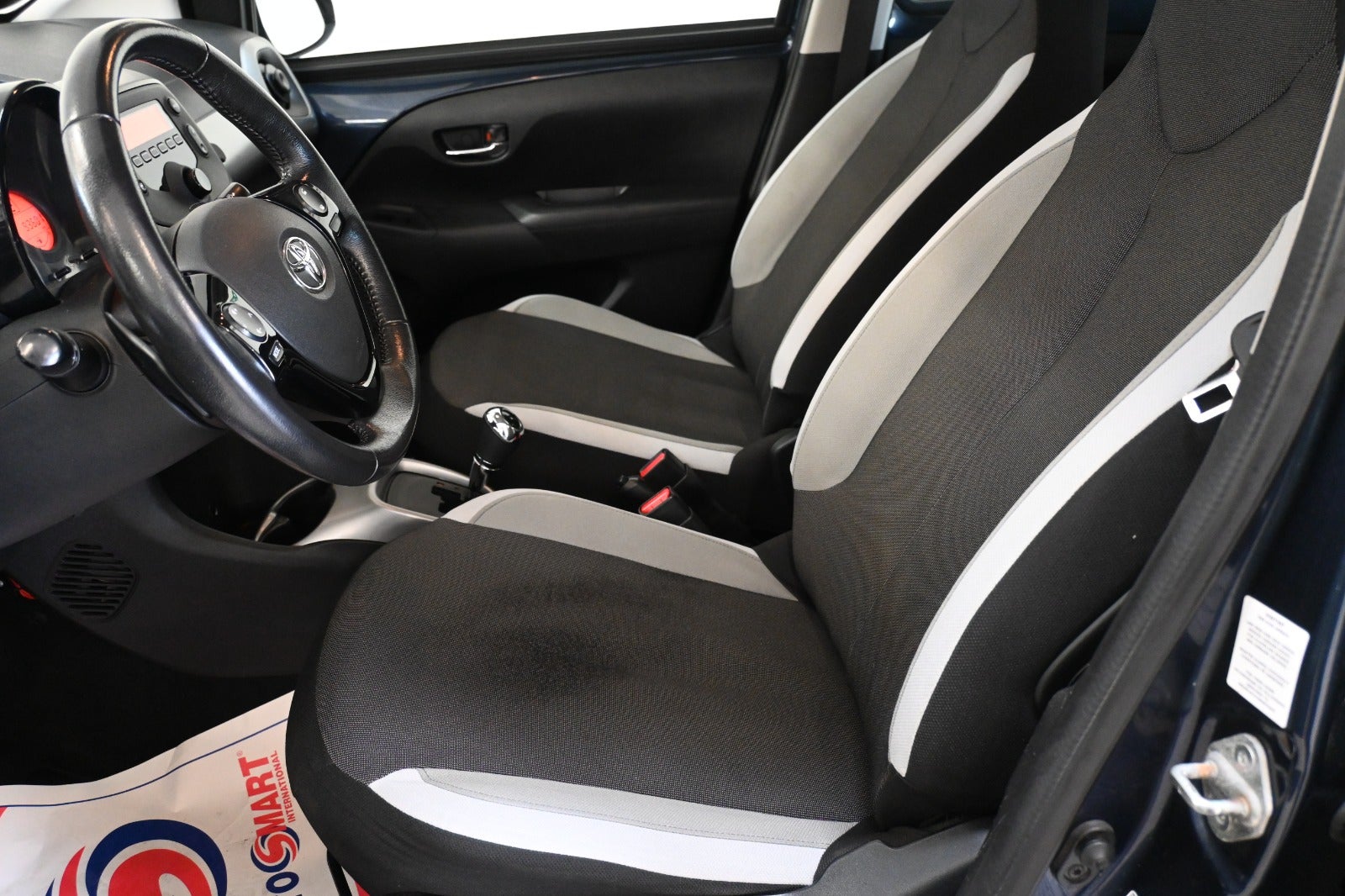 Toyota Aygo VVT-i x-plore x-shift