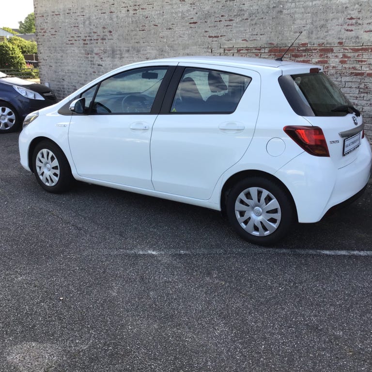 Toyota Yaris Hybrid H1 e-CVT