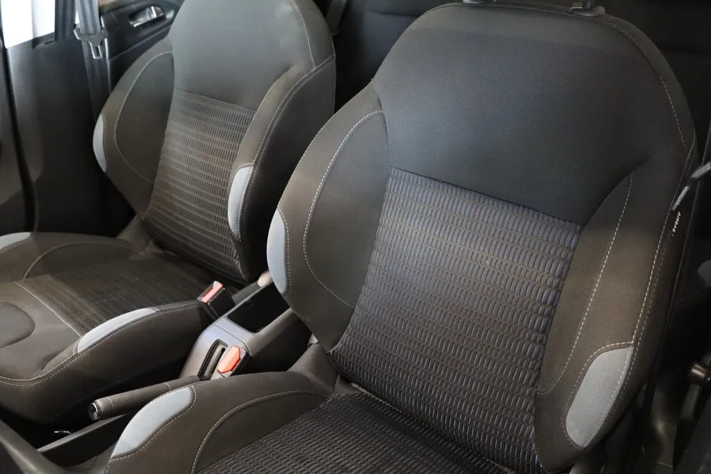 Peugeot 208 VTi Allure Sky