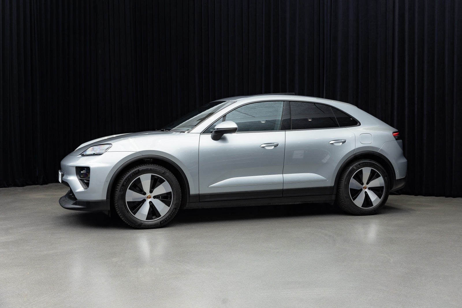 Gallery image 4 of 17