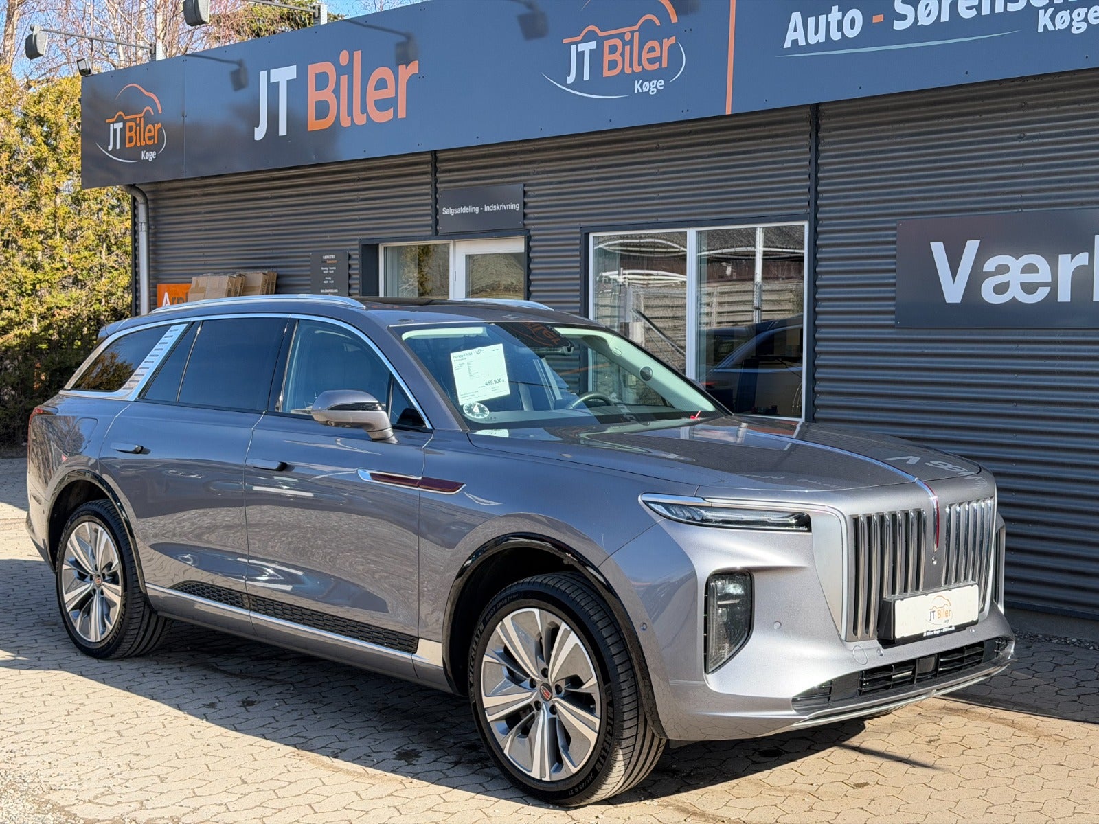 Hongqi E-HS9 Exclusive