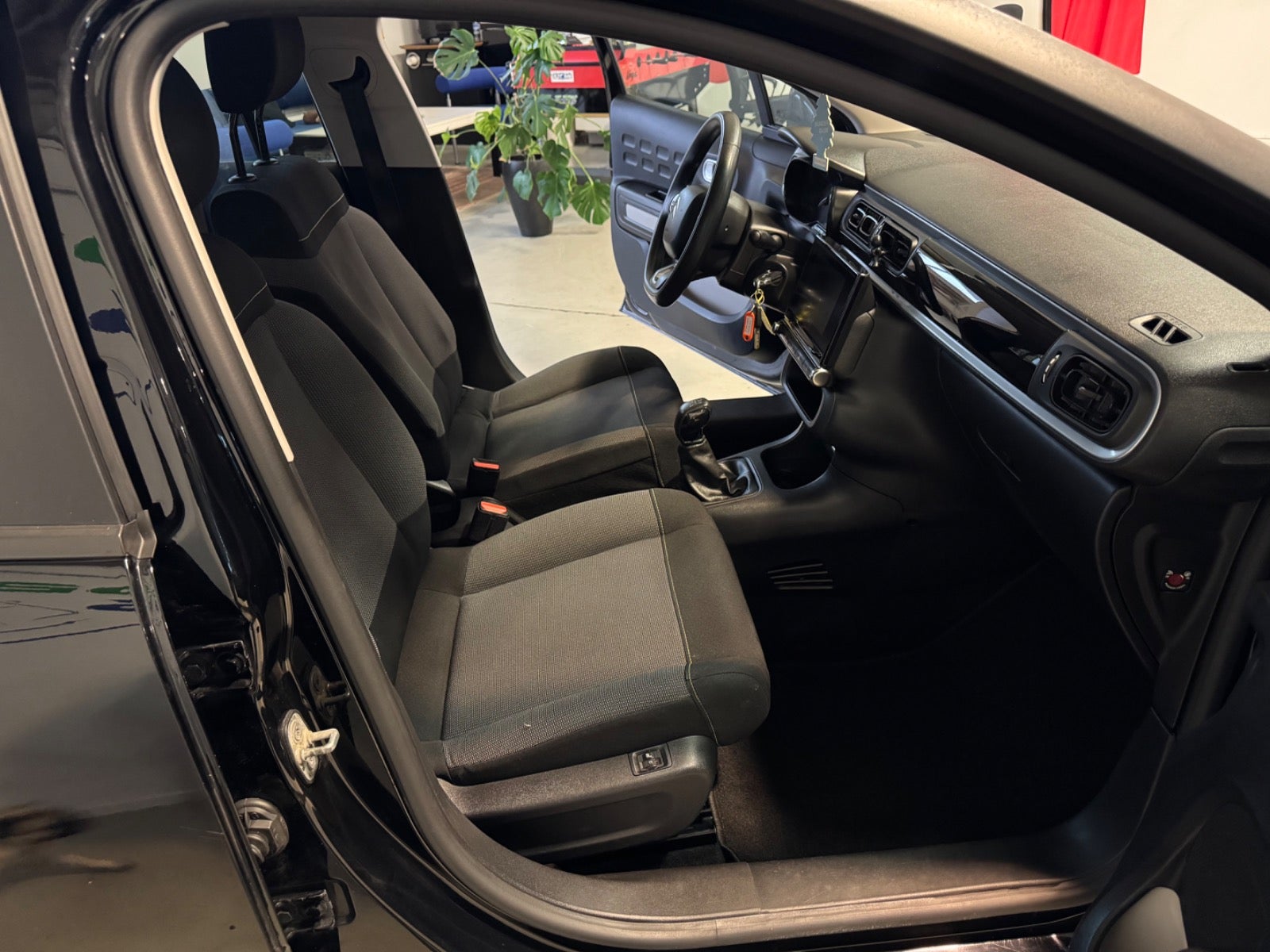 Citroën C3 PureTech 82 Iconic LTD Van