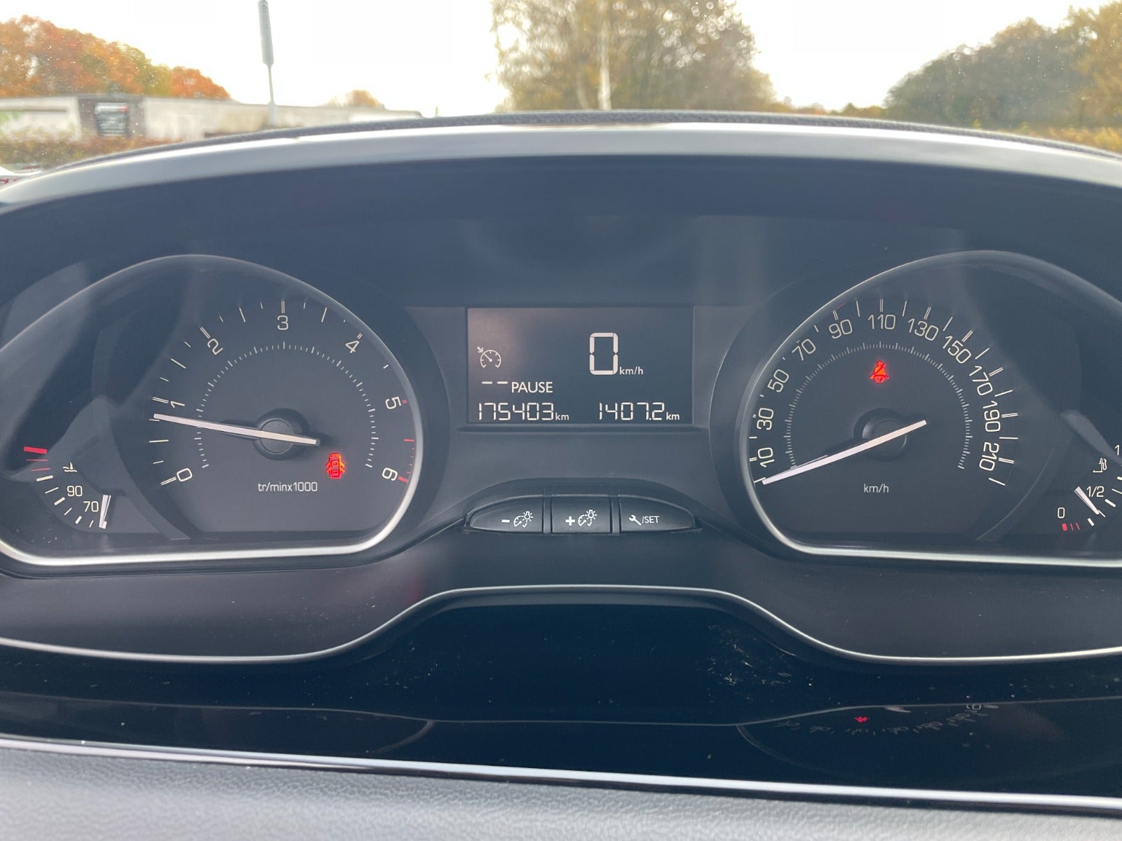 Peugeot 208 BlueHDi 100 Envy Sky