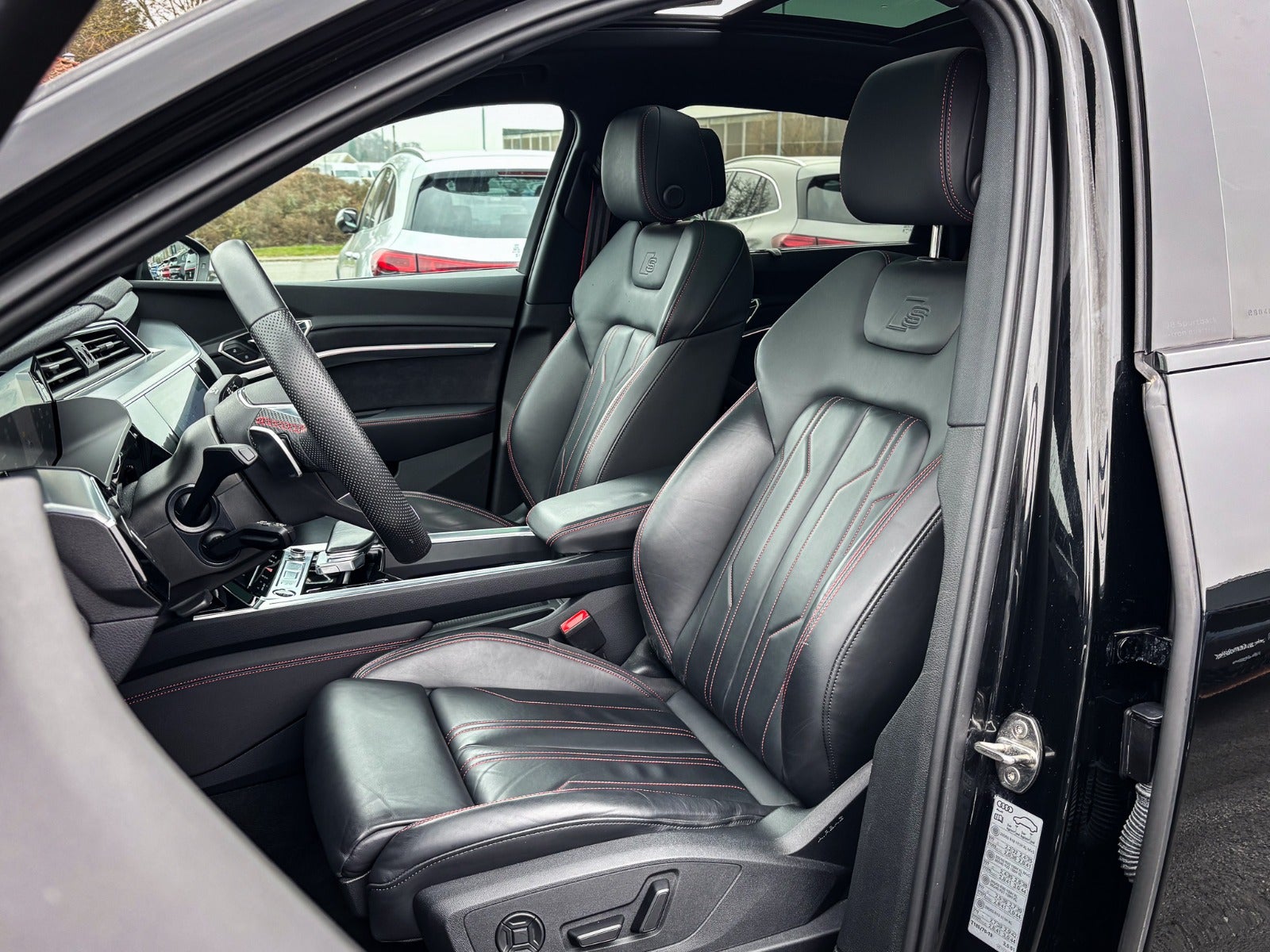 Billede af Audi Q8 e-tron 55 S-line Sportback quattro