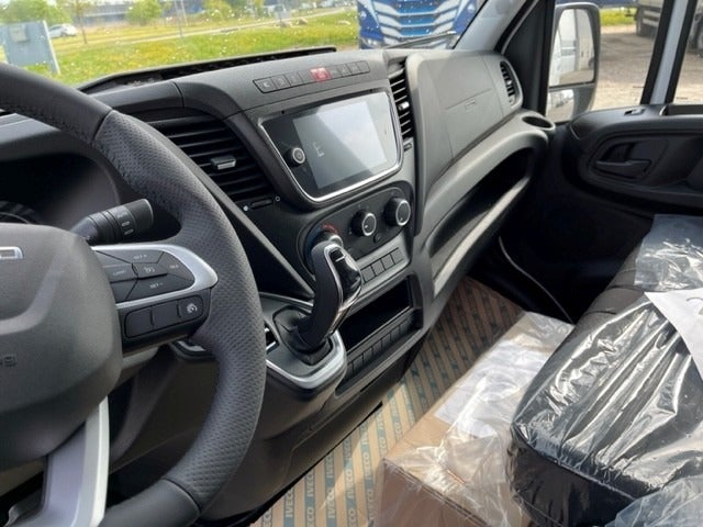Billede af Iveco Daily 3,0 35S18 12m³ Van AG8
