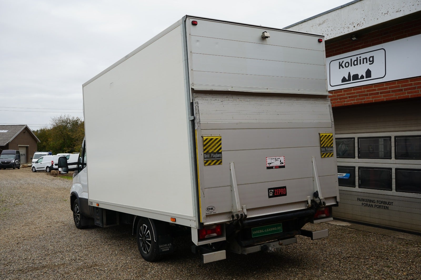 Billede af Iveco Daily 2,3 35S16 Alukasse m/lift AG8