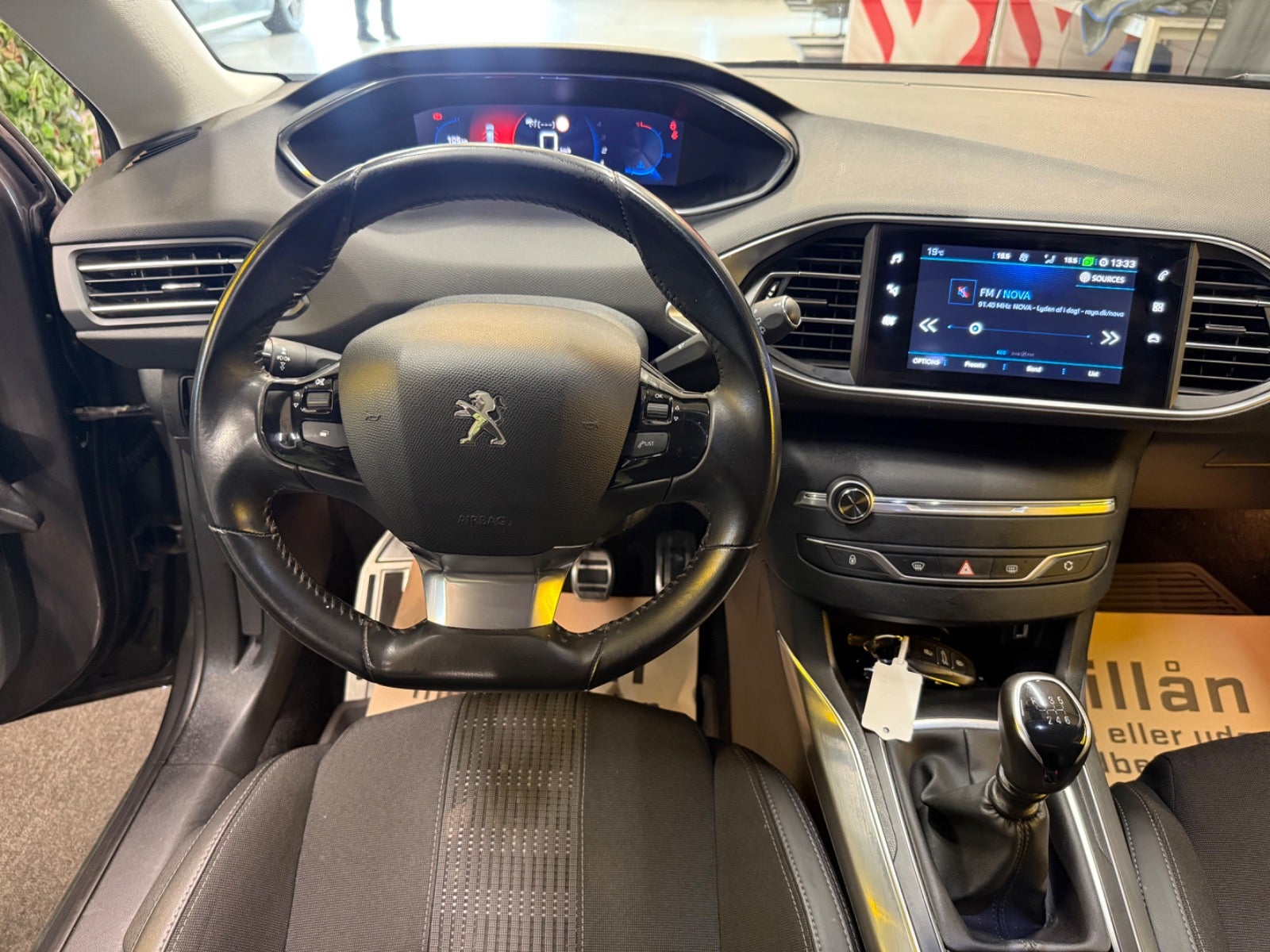 Billede af Peugeot 308 1,5 BlueHDi 130 Allure Sky SW