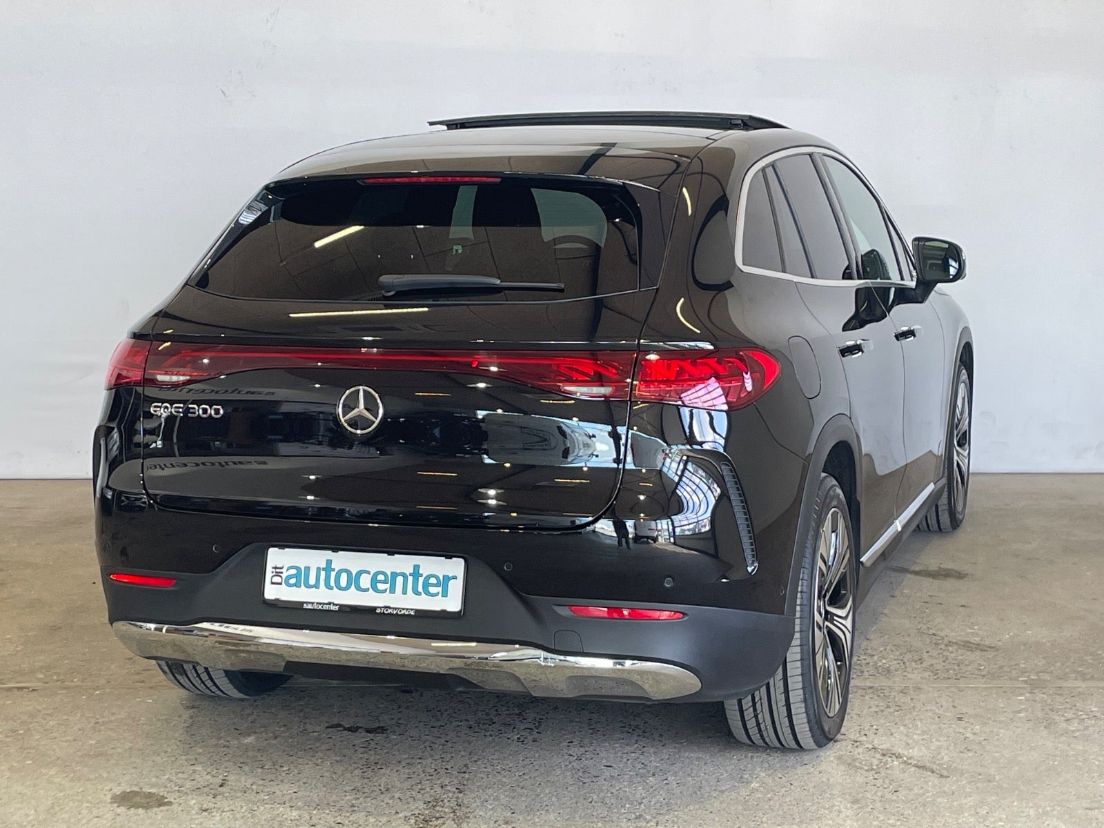 Mercedes EQE300 SUV Electric Art