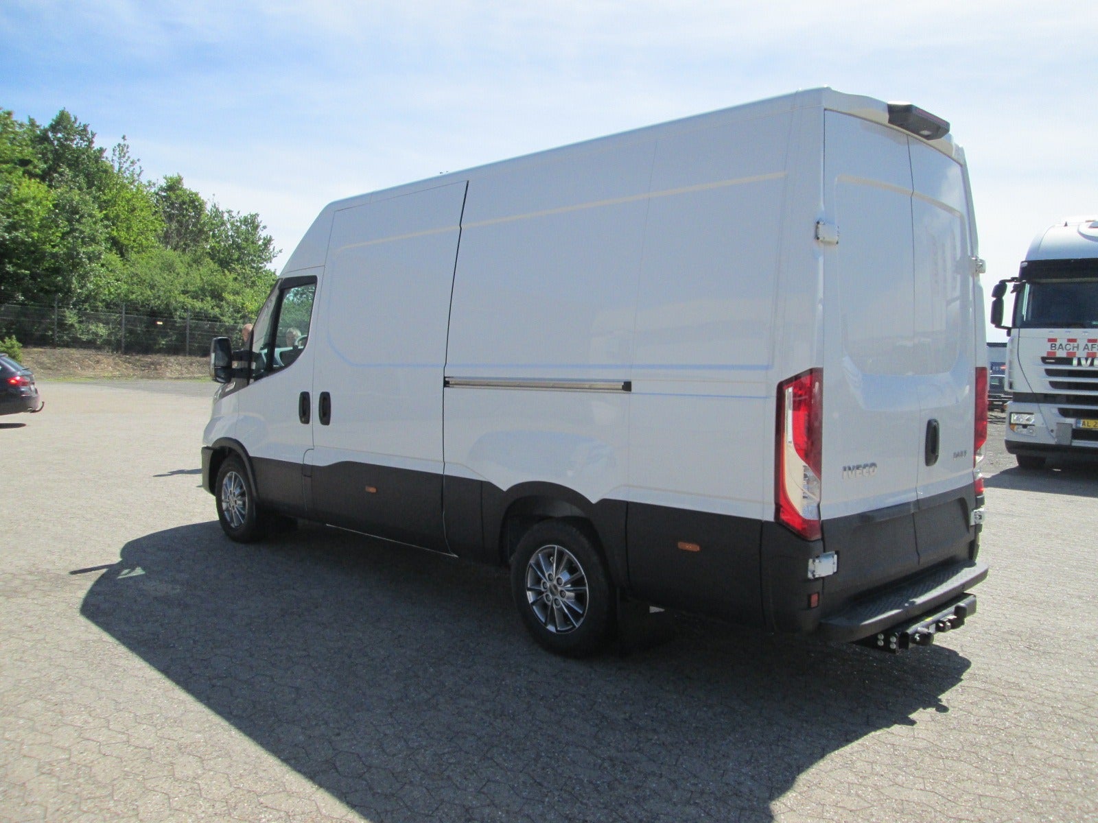 Billede af Iveco Daily 3,0 35S18 12m³ Van AG8