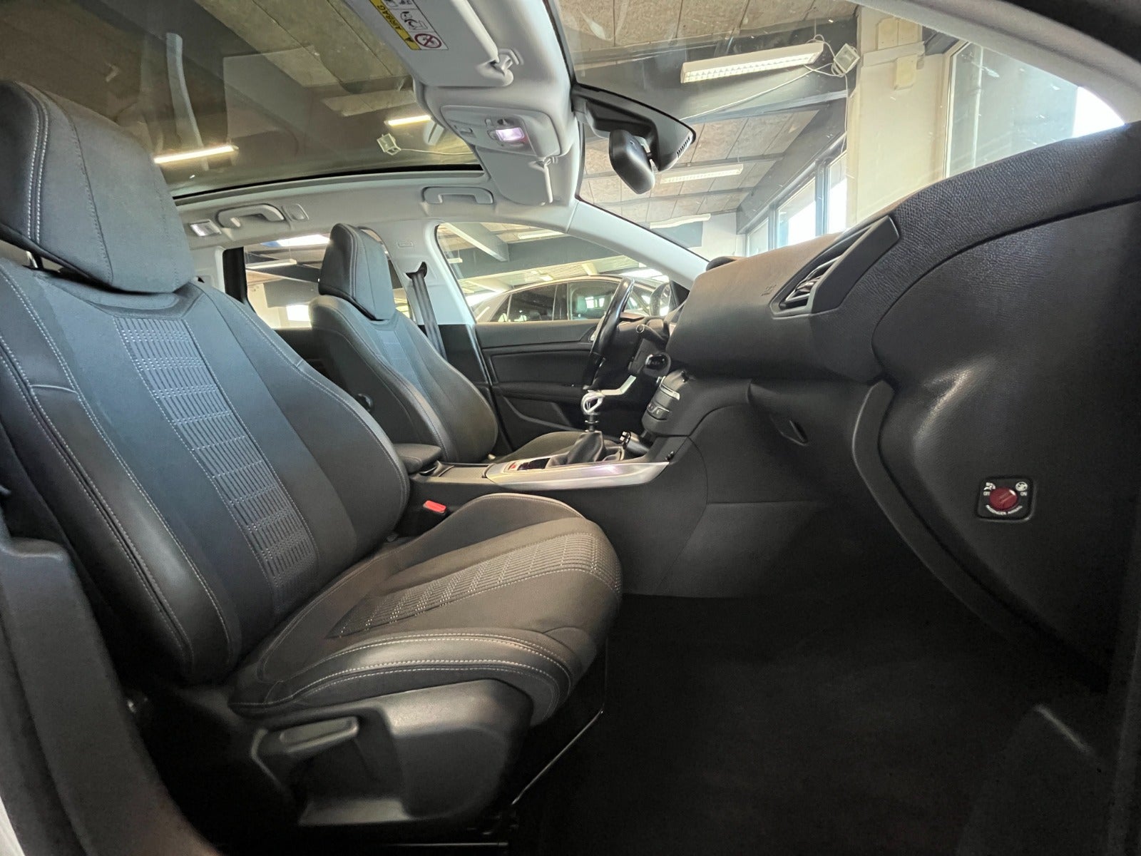 Billede af Peugeot 308 1,6 BlueHDi 120 Allure Sky SW