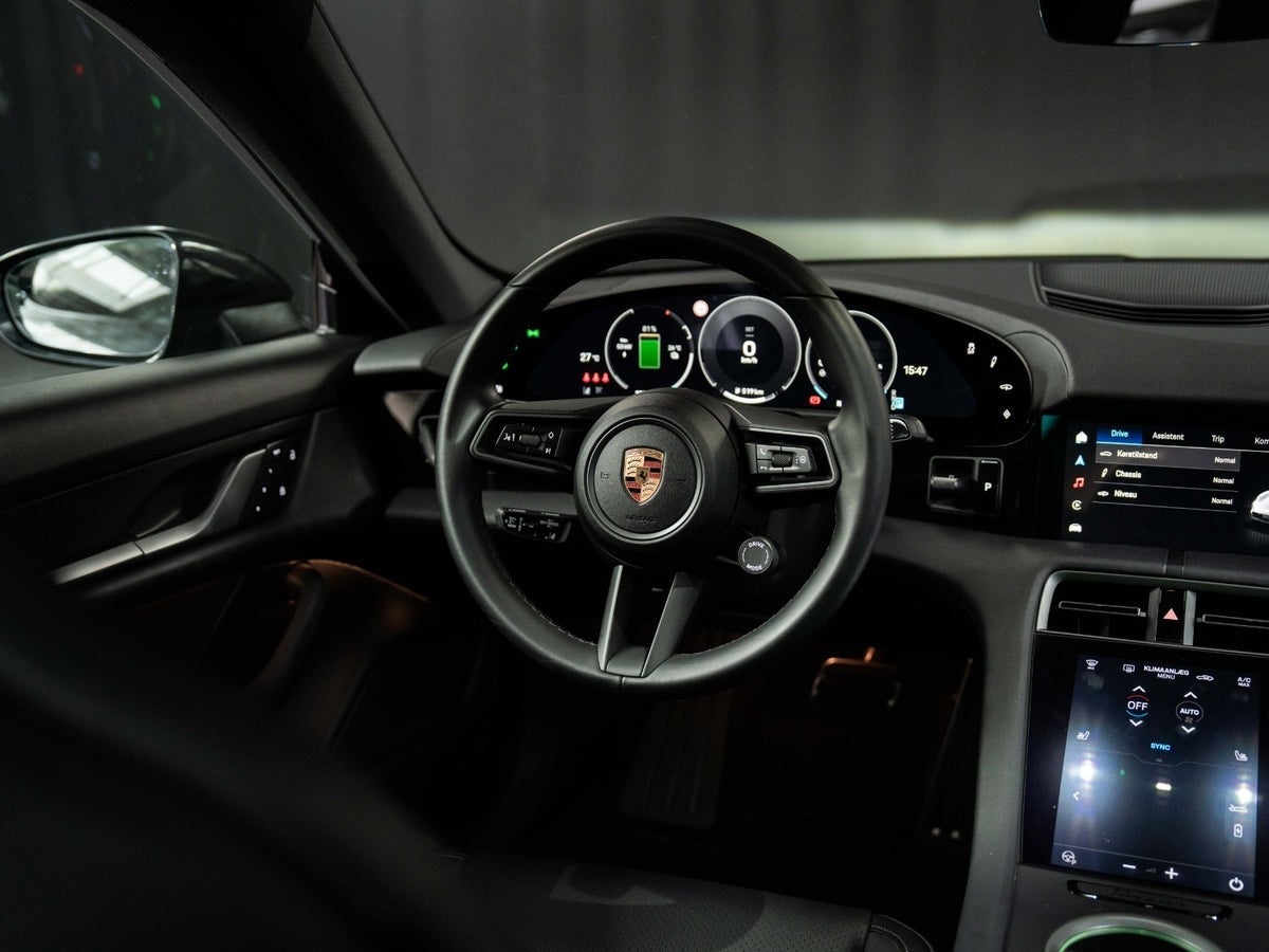 Gallery image 14 of 18