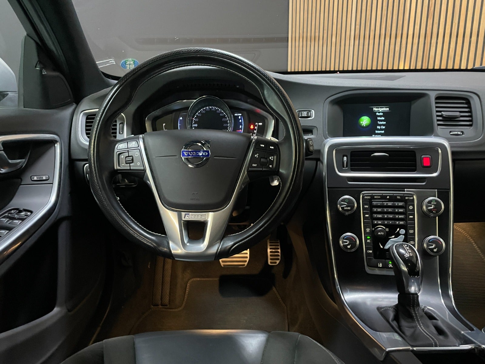Billede af Volvo V60 2,0 T6 306 R-Design aut. AWD