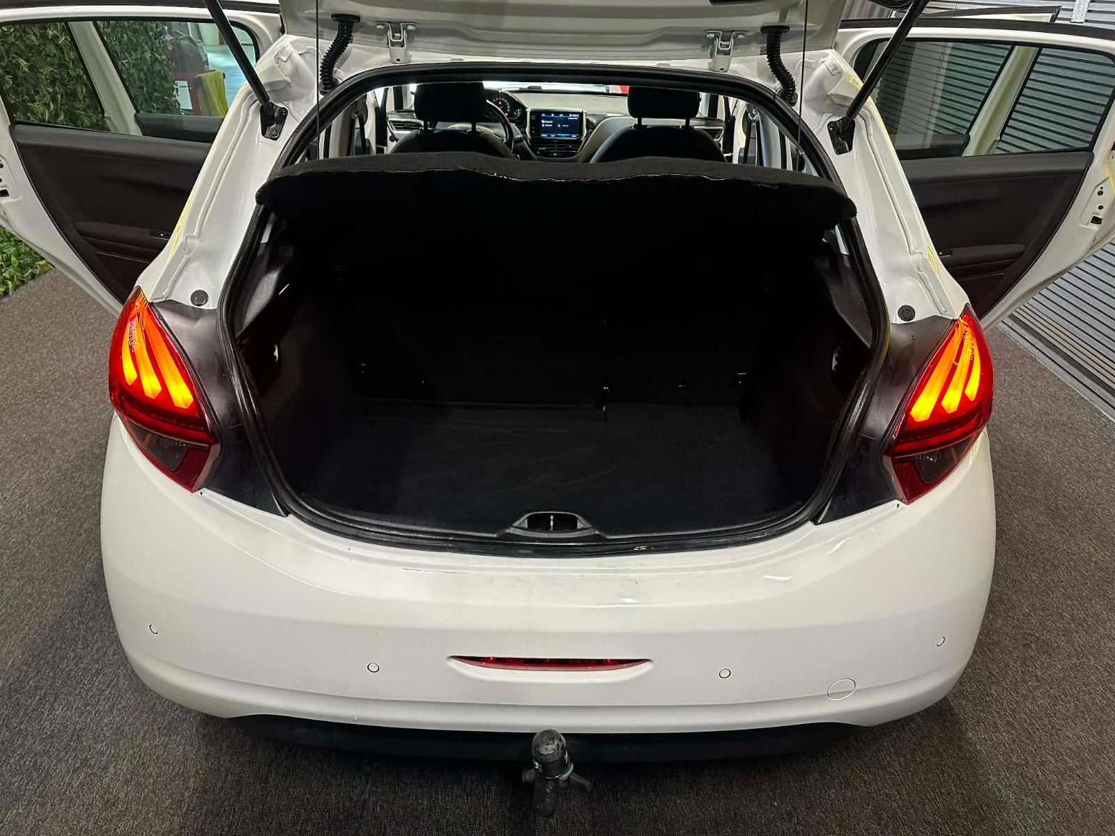 Billede af Peugeot 208 1,5 BlueHDi 100 Prestige Sky