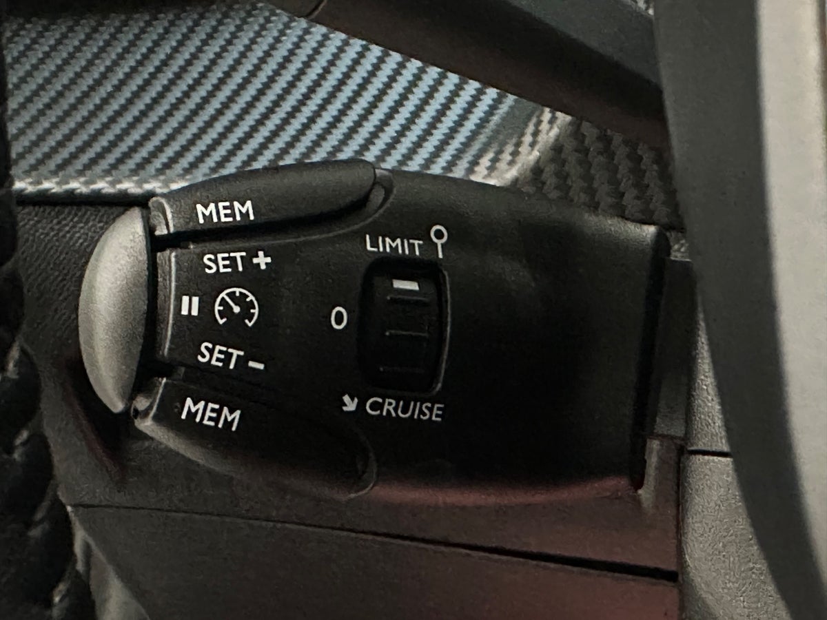 Peugeot 208 PureTech 100 Selection Sport Peugeot 208 PureTech 100 Selection Sport