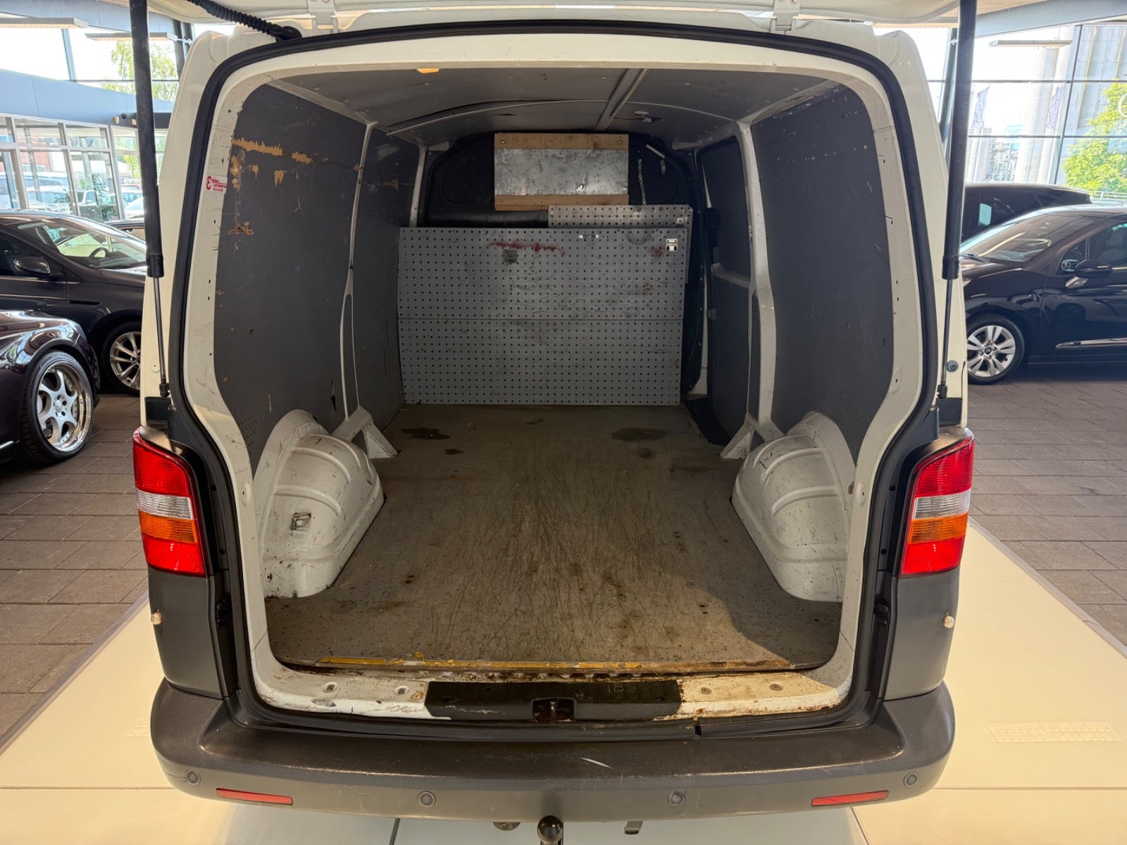 Billede af VW Transporter 2,5 TDi 130 Kassevogn lang