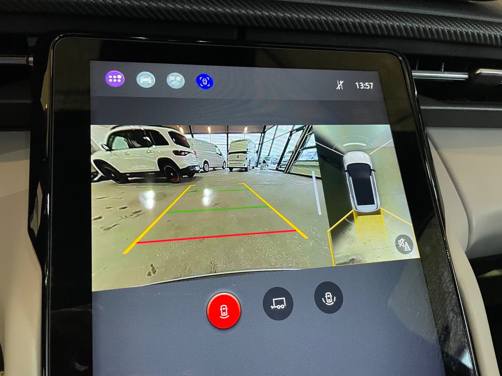 Ford Explorer Premium Extended Range