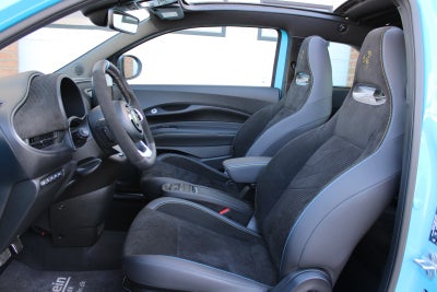 Abarth 500e Scorpionissima Cabrio