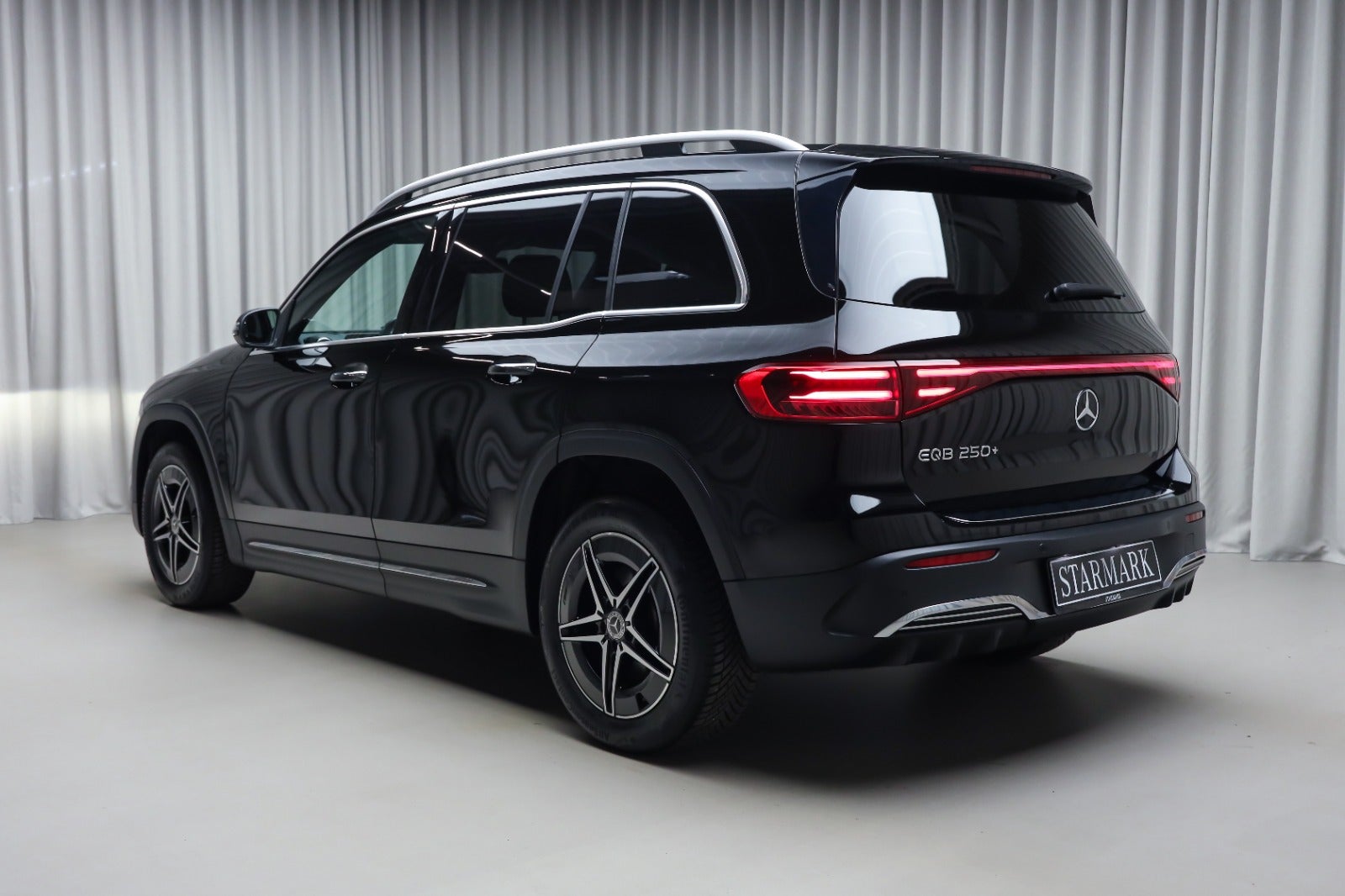 Mercedes-Benz EQB 250+ (3/8)