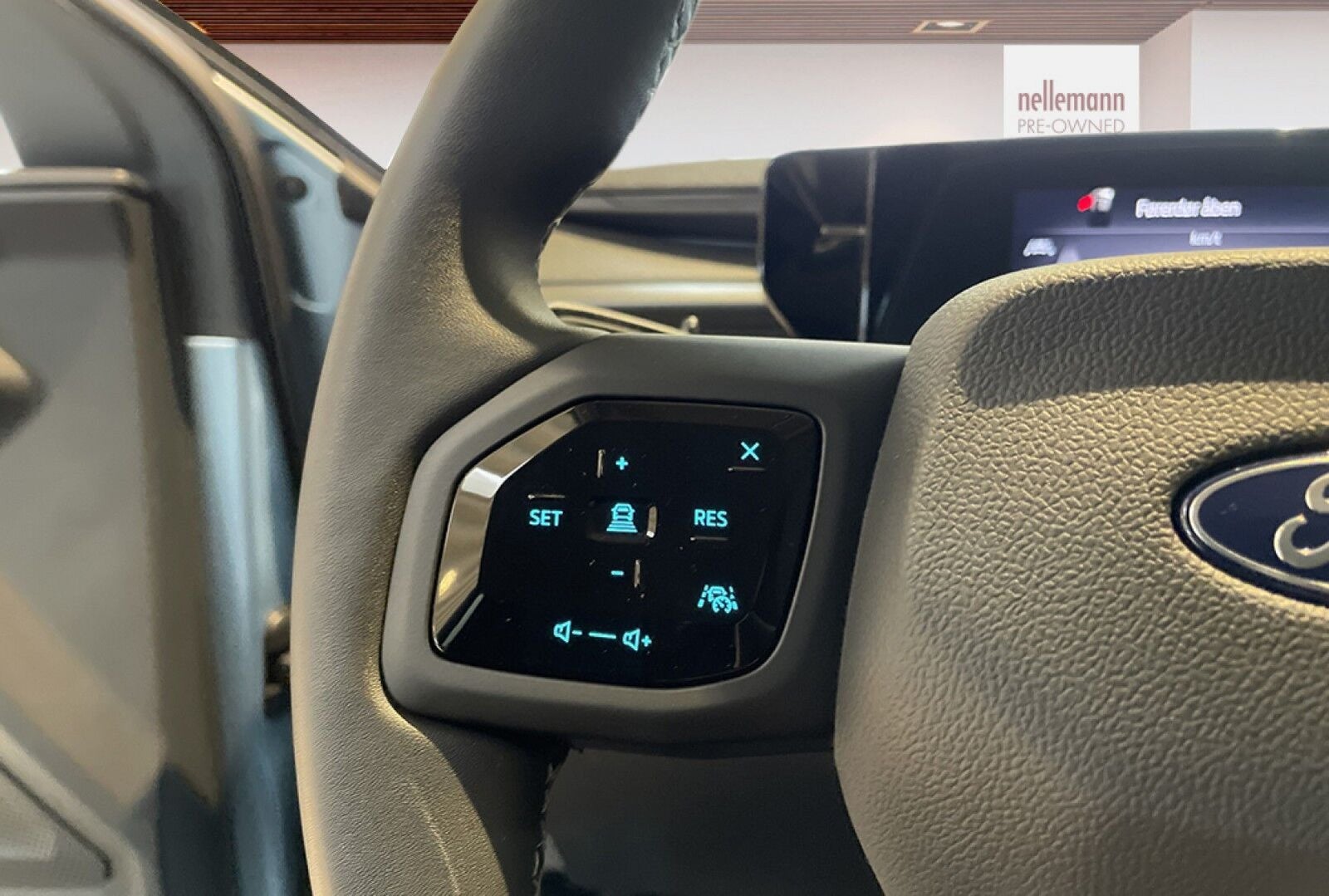 Ford Explorer Select Extended Range