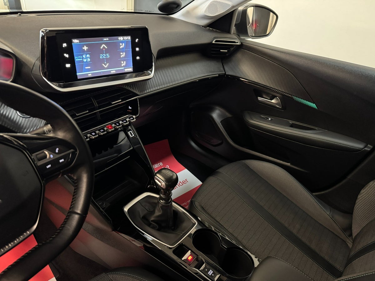 Peugeot 208 PureTech 100 Evolution Peugeot 208 PureTech 100 Evolution