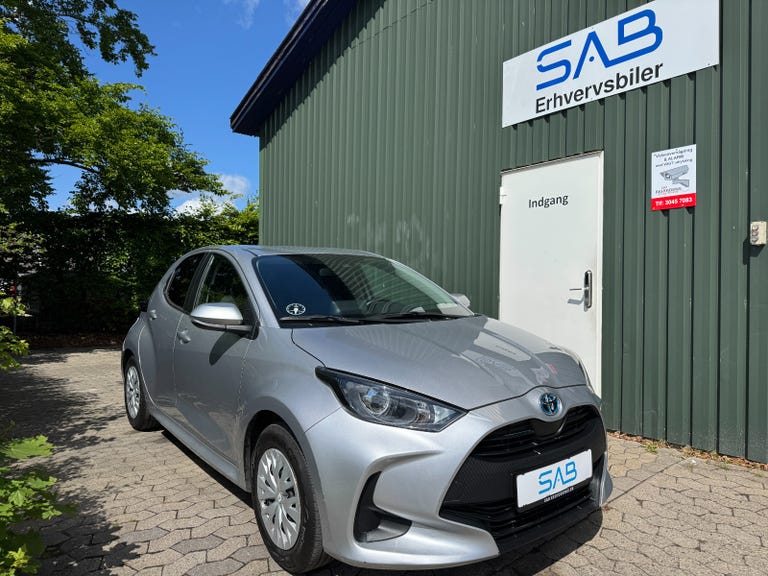 Toyota Yaris Hybrid Active e-CVT Van