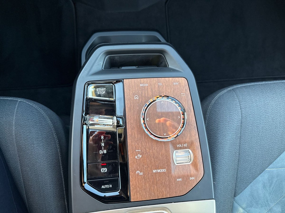 BMW iX xDrive40 Fully Charged M-Sport billede 16