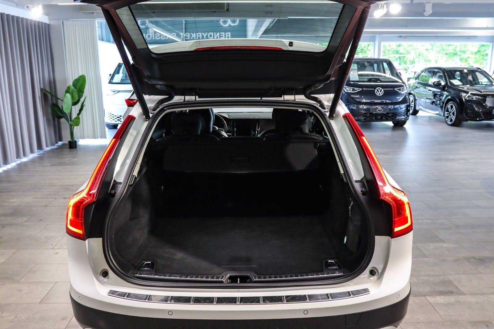 Billede af Volvo V90 CC 2,0 D4 190 Momentum aut. AWD