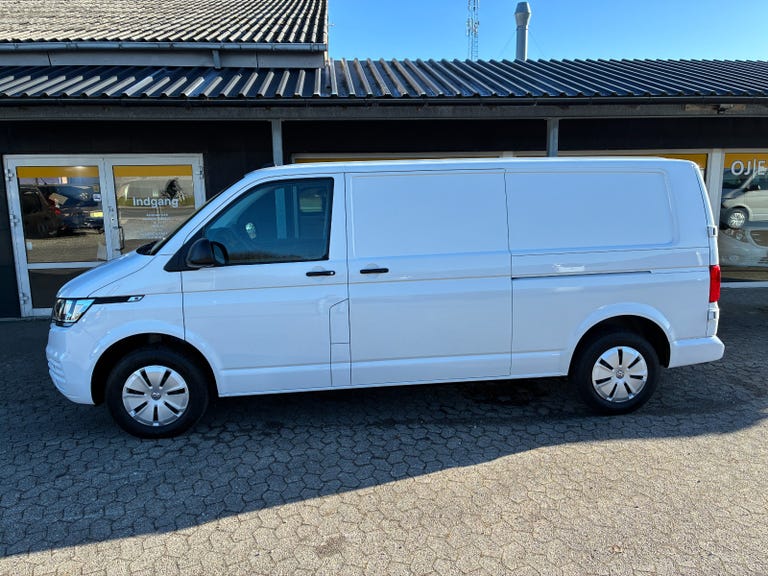 VW Transporter TDi 150 Kassevogn lang