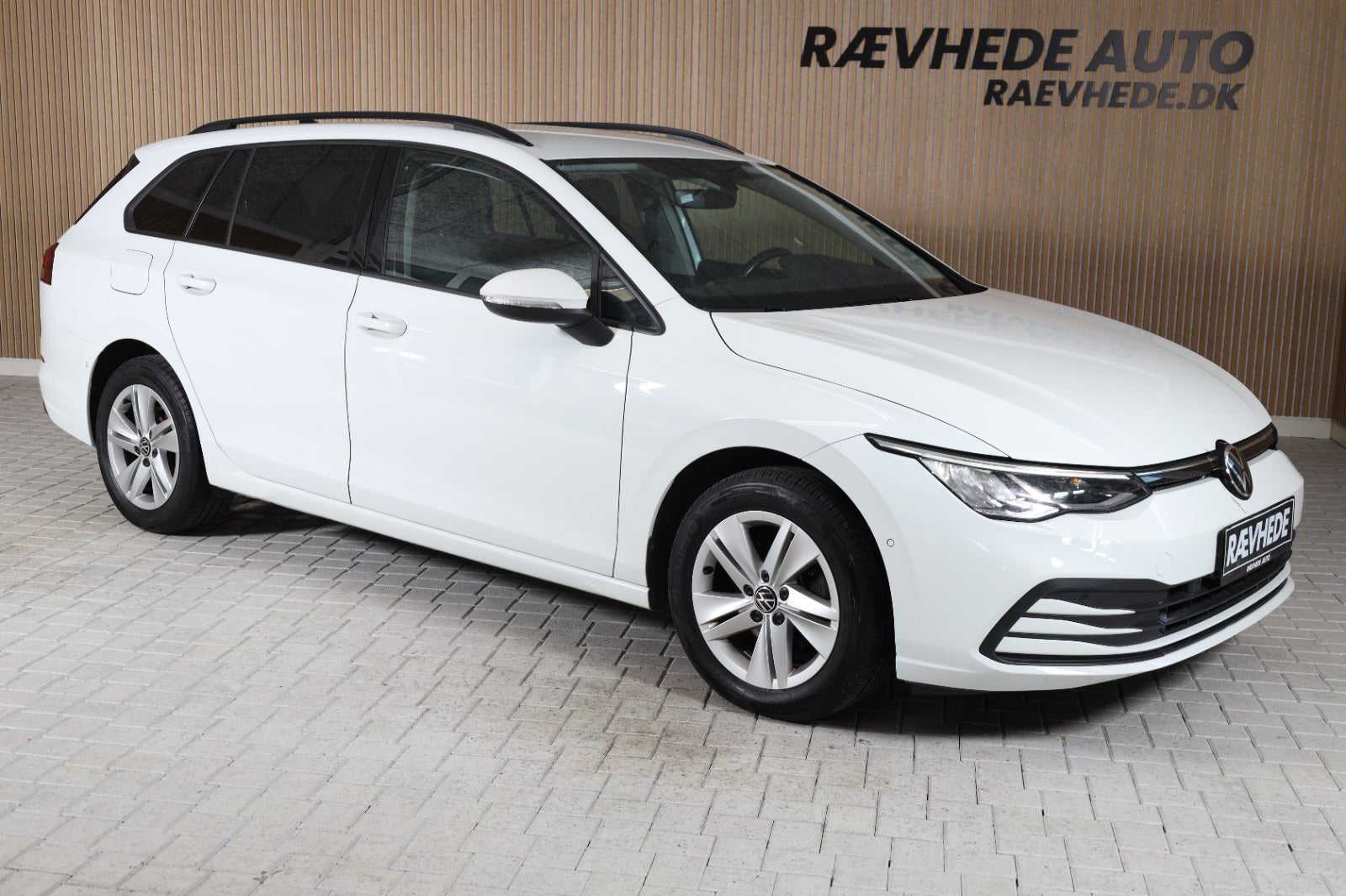 VW Golf VIII eTSi 130 Life Variant DSG 2021