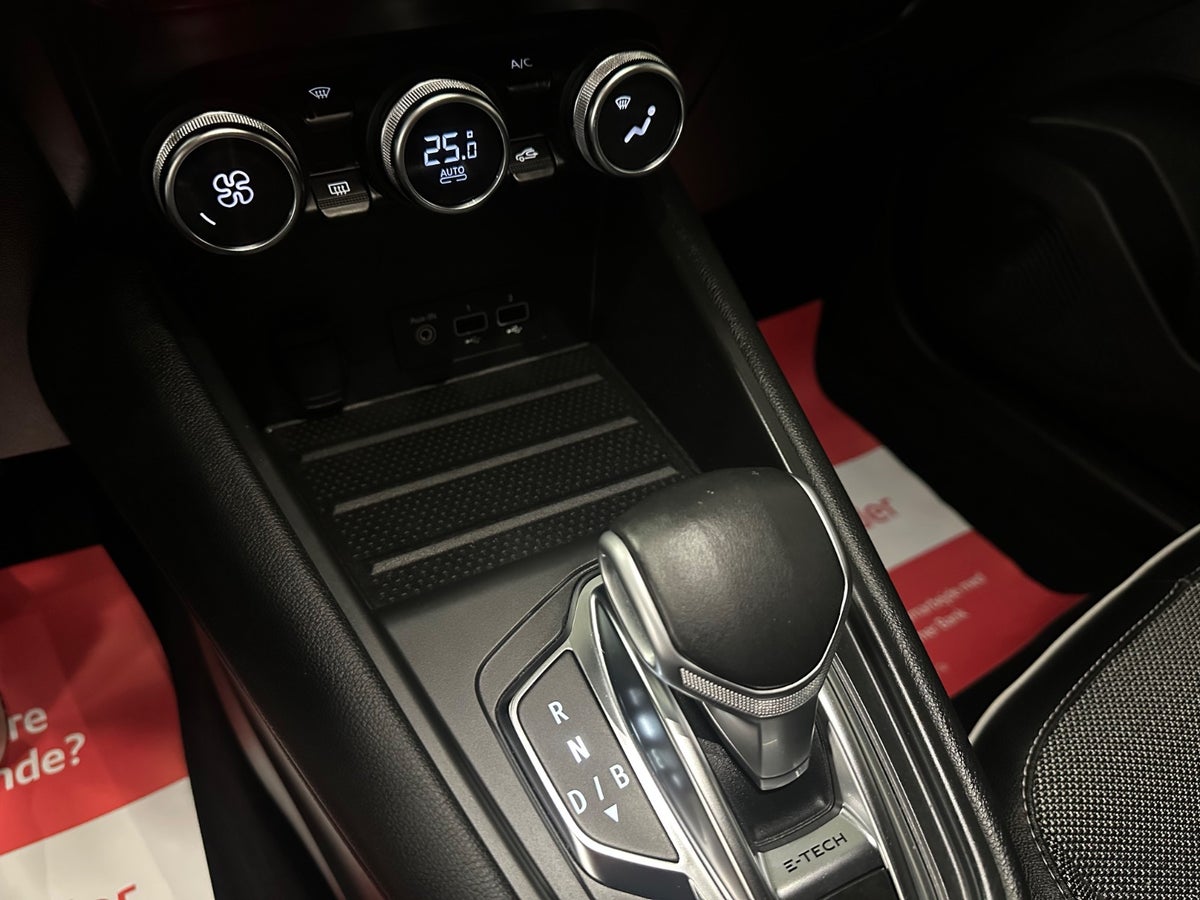 Renault Captur E-Tech Intens