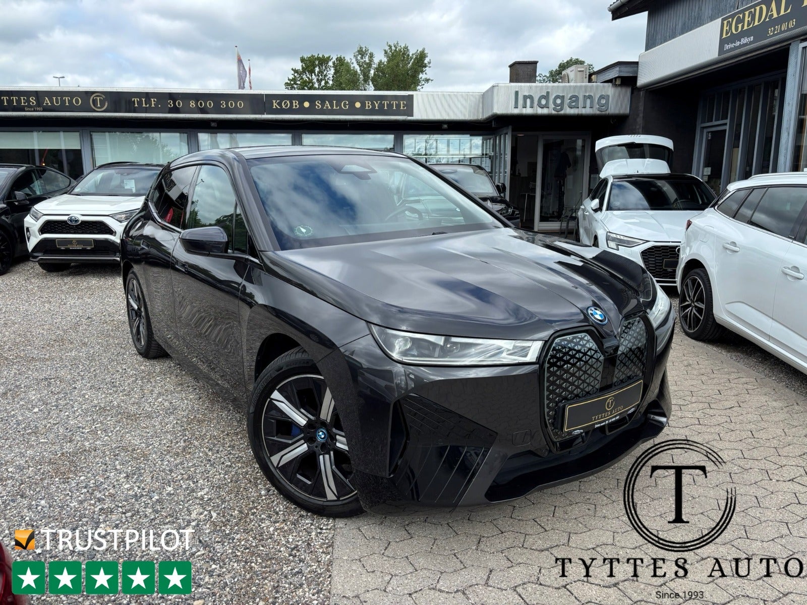 BMW iX xDrive40 Fully Charged