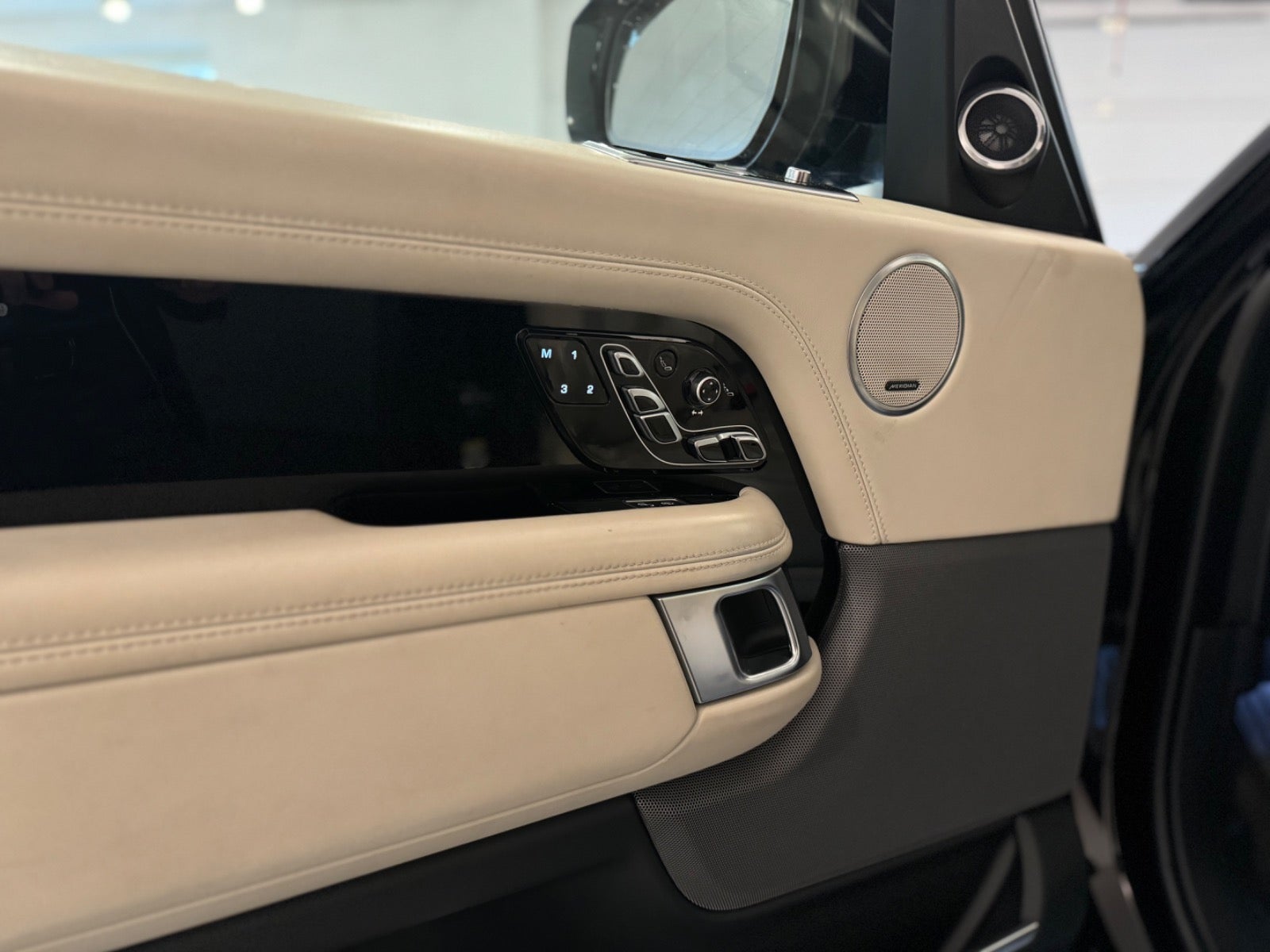 Land Rover – Range Rover