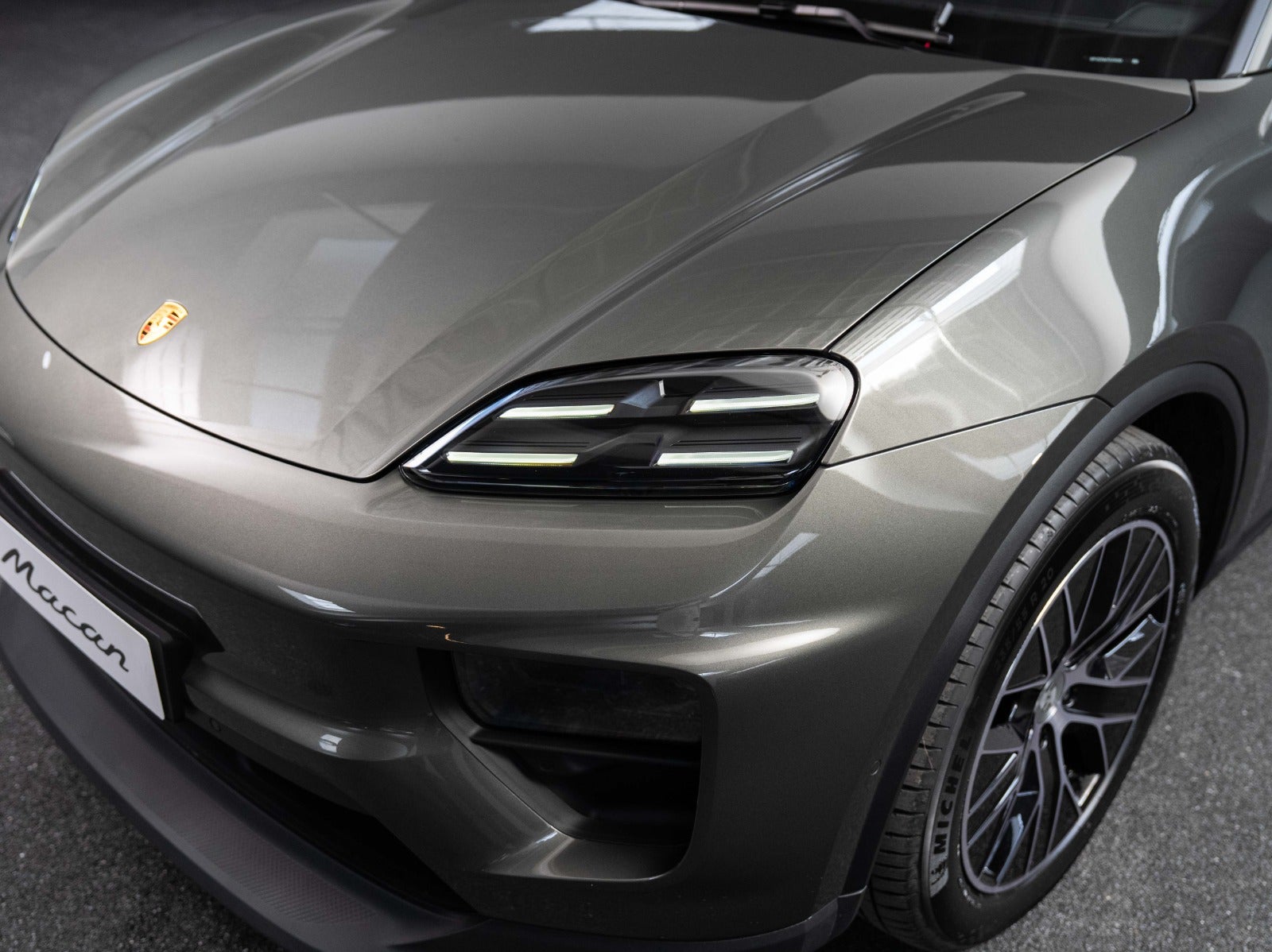 Gallery image 7 of 16