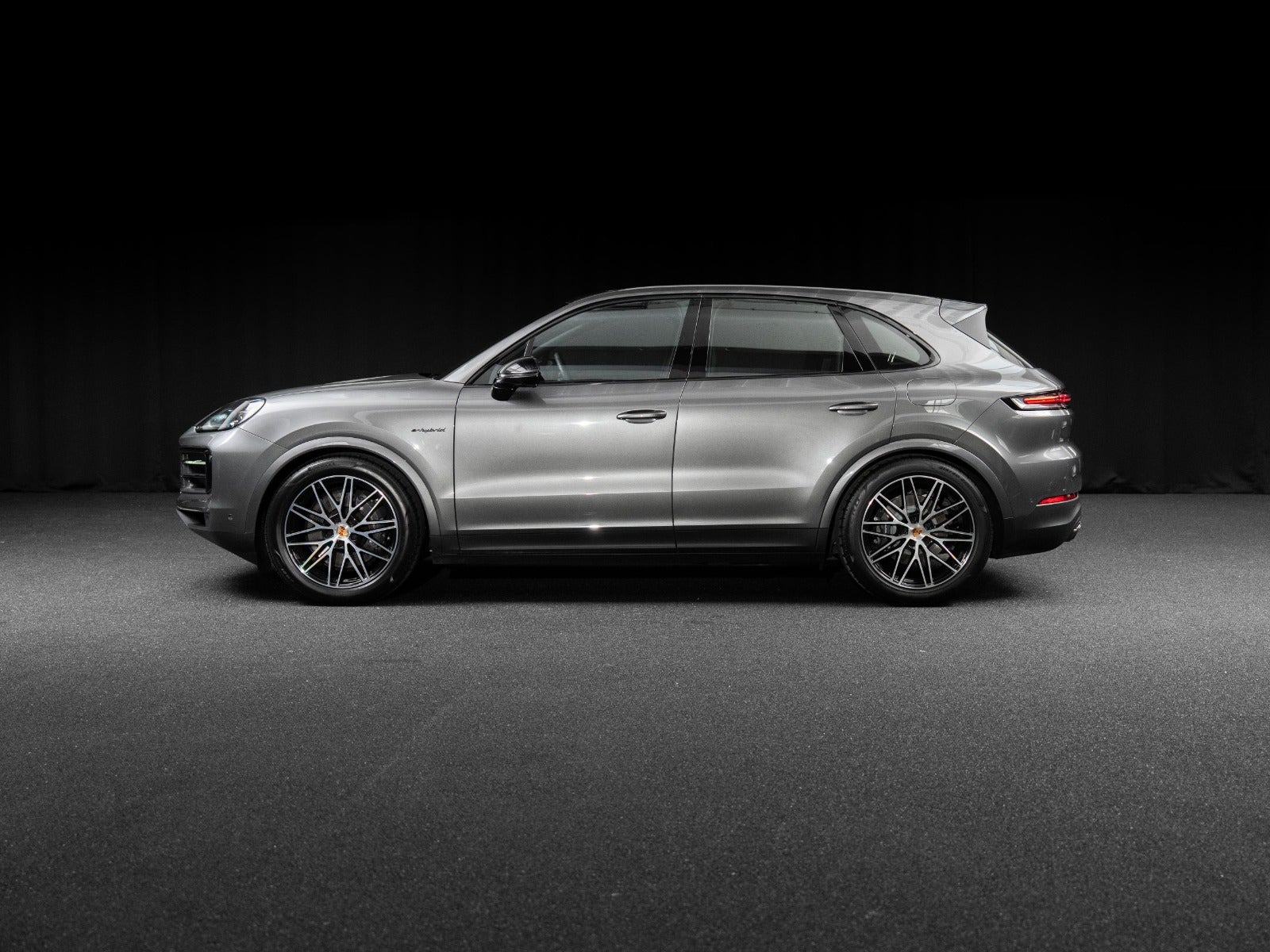 Gallery image 3 of 18