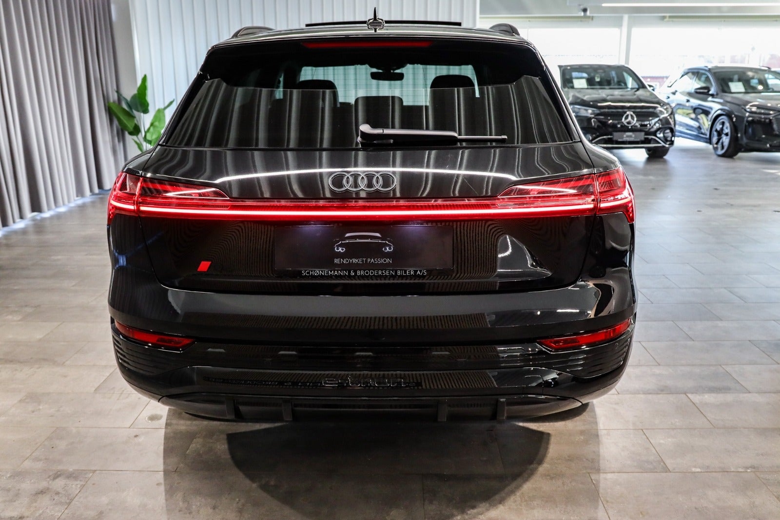 Billede af Audi Q8 e-tron 55 S-line Black Edition quattro