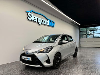 Toyota Yaris 1,5 Hybrid H2 e-CVT Benzin aut. Automatgear modelår 2018 km 89000 Sølvmetal nysynet ABS