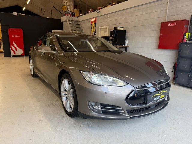 Tesla Model S  85D