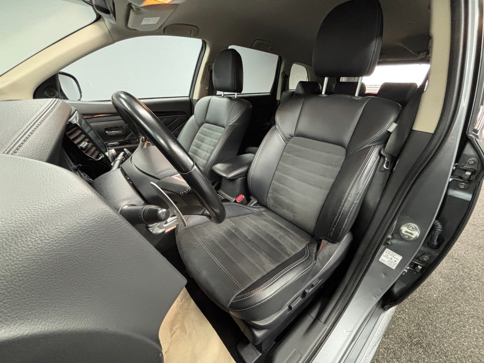 Billede af Mitsubishi Outlander 2,4 PHEV Inform CVT 4WD