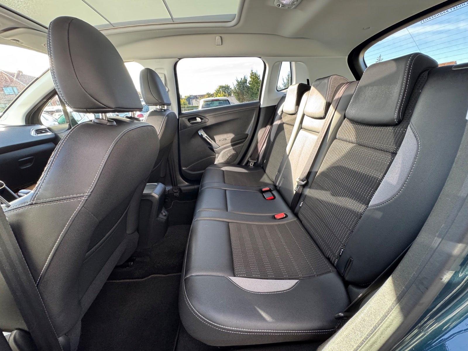 Billede af Peugeot 2008 1,6 BlueHDi 100 Allure Sky