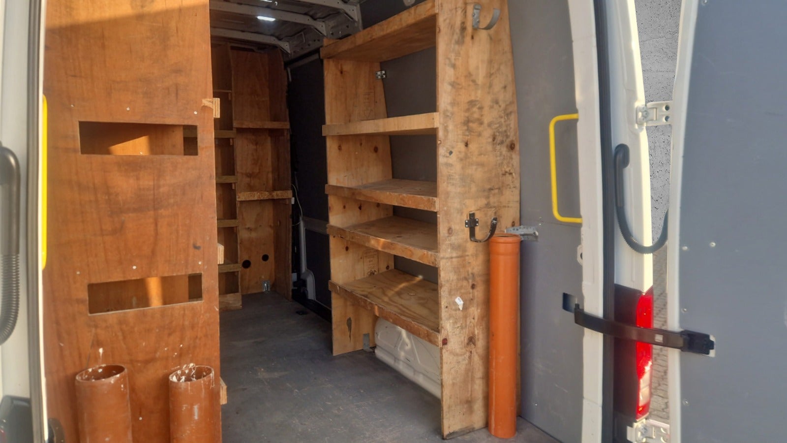 Billede af VW Crafter 35 2,0 TDi 177 Kassevogn L3H2 aut.