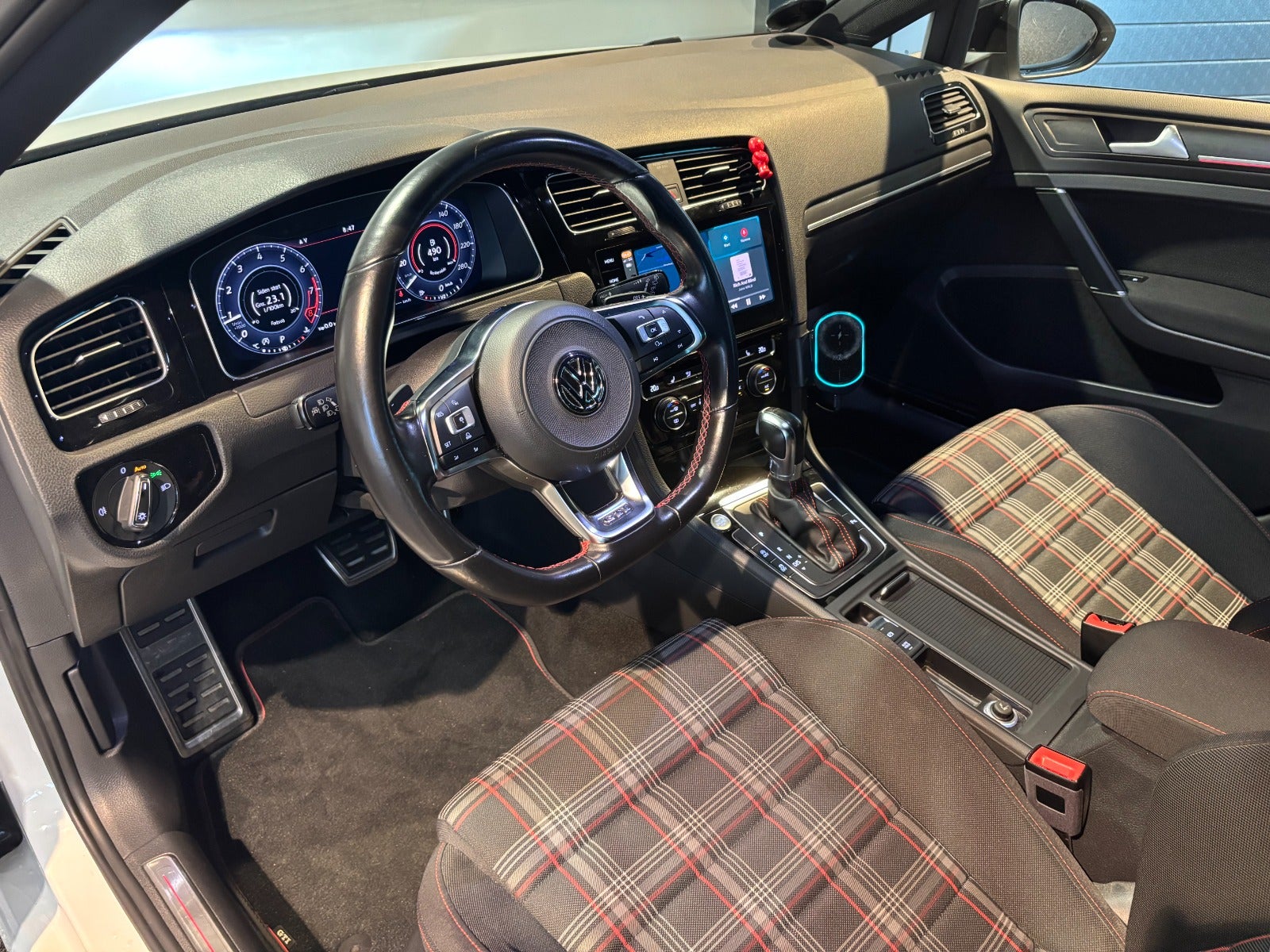 VW Golf VII 2,0 GTi Performance DSG 5d - 7