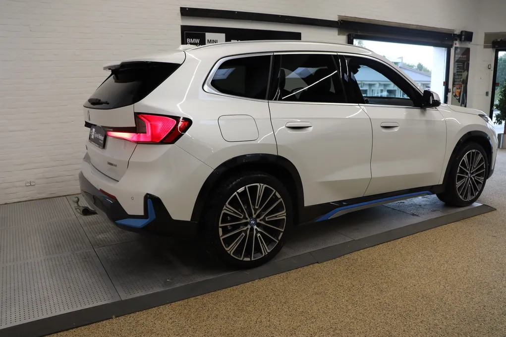 BMW iX1 xDrive30 X-Line