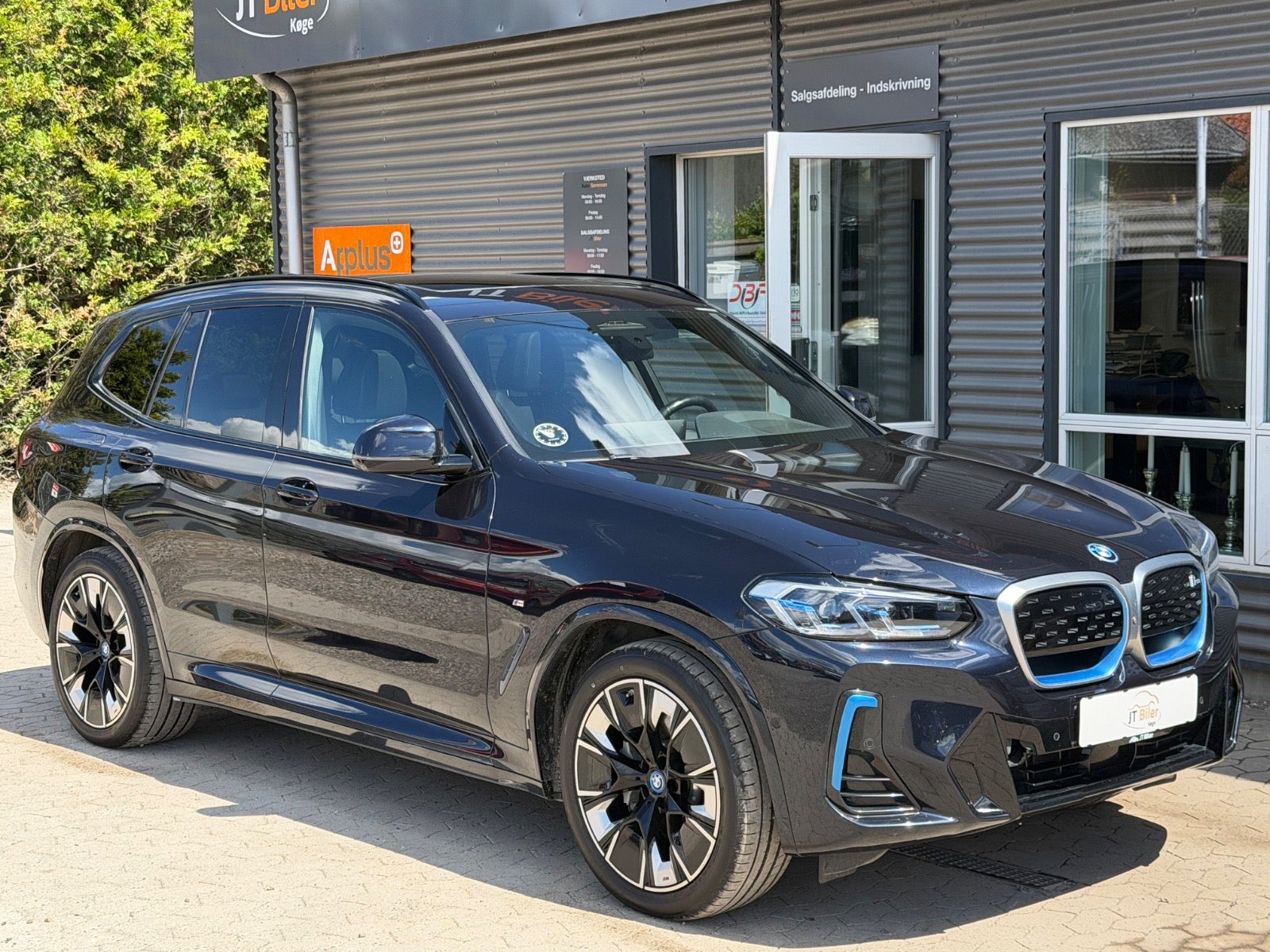 BMW iX3 Charged Plus M-Sport