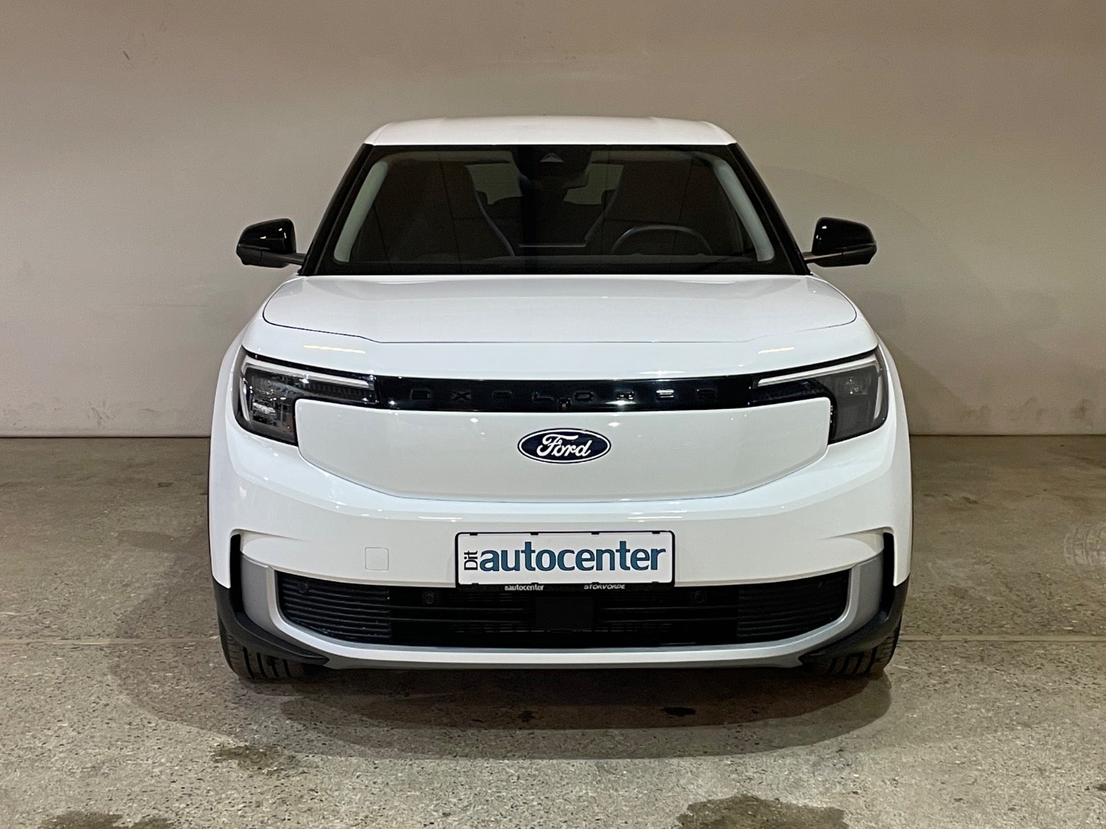 Ford Explorer Select Extended Range