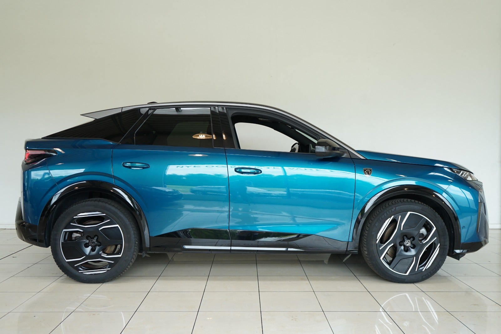 Peugeot e-3008