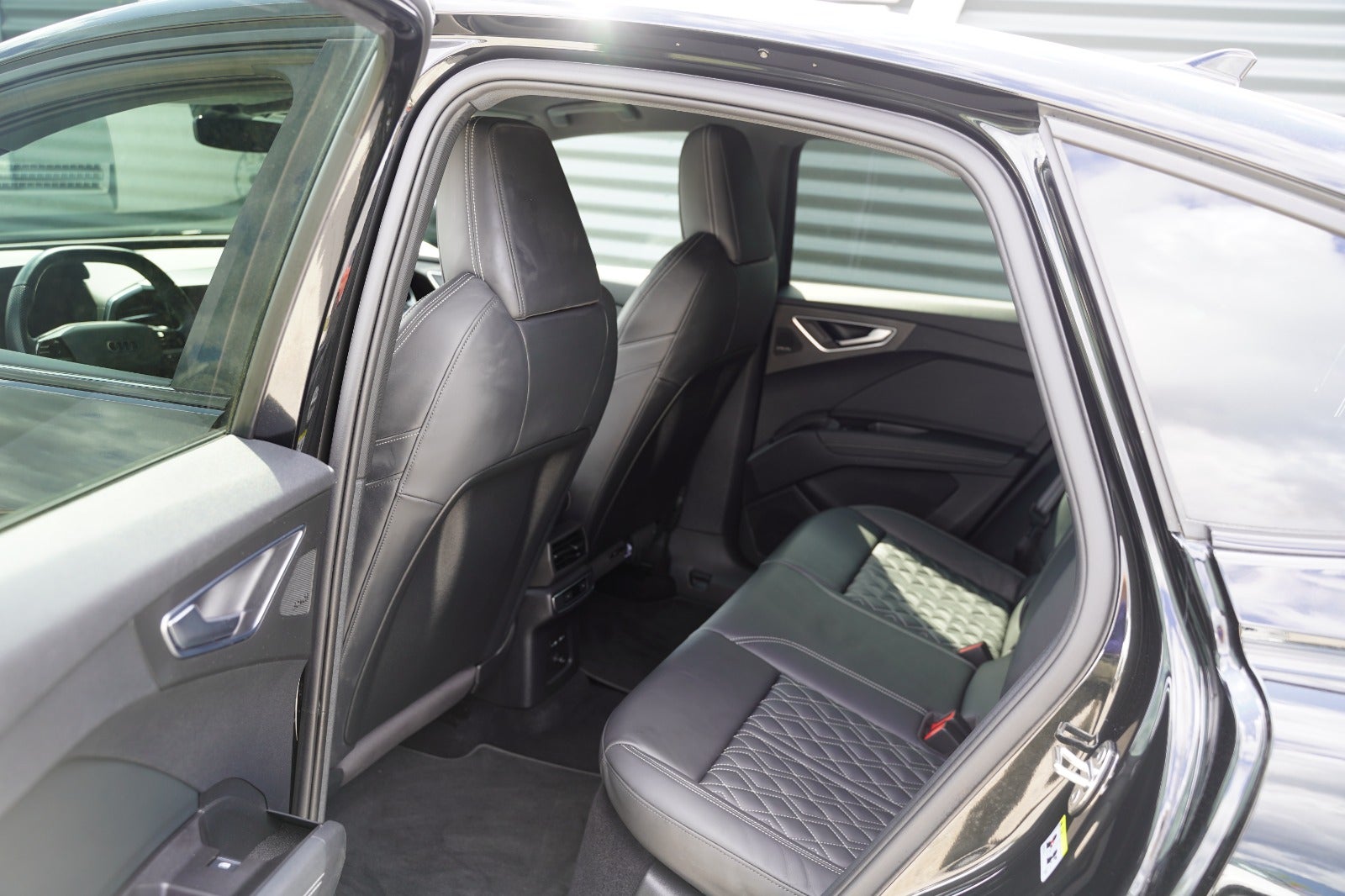 Billede af Audi Q4 e-tron 50 S-line Sportback quattro