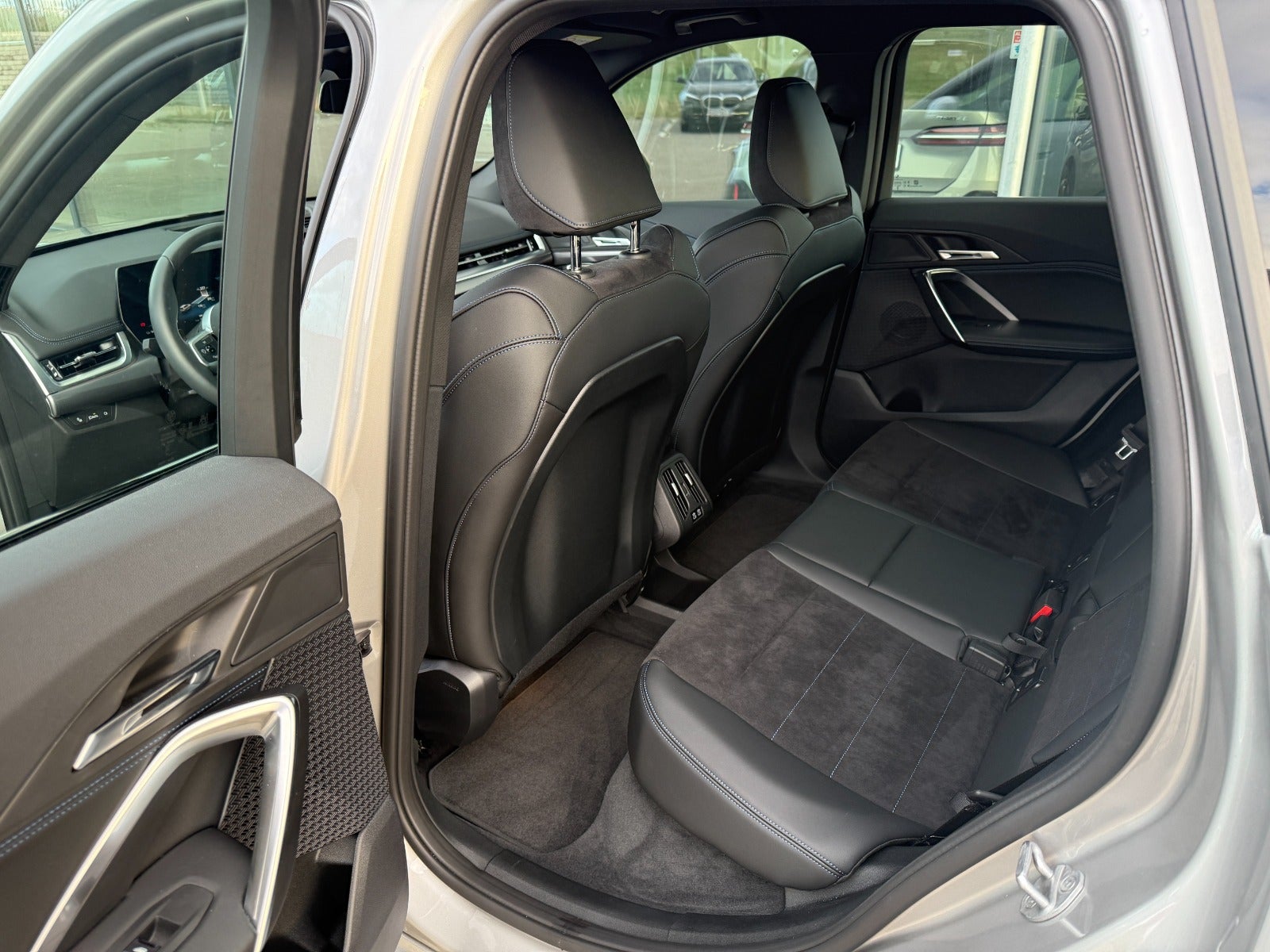 BMW iX1 eDrive20 M-Sport Premium 5d - 16