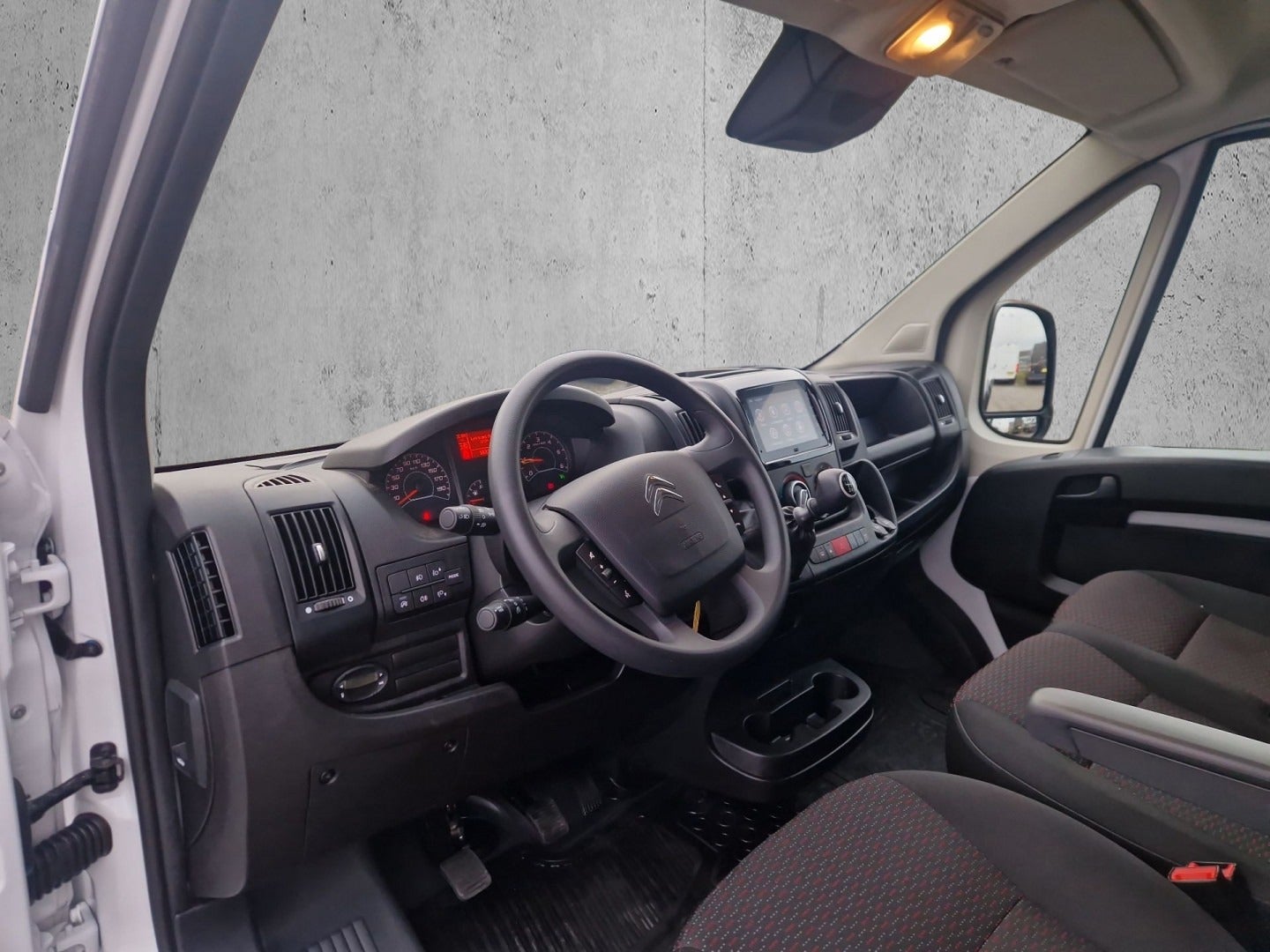 Billede af Citroën Jumper 33 2,2 BlueHDi 140 L3H2 MasterLine